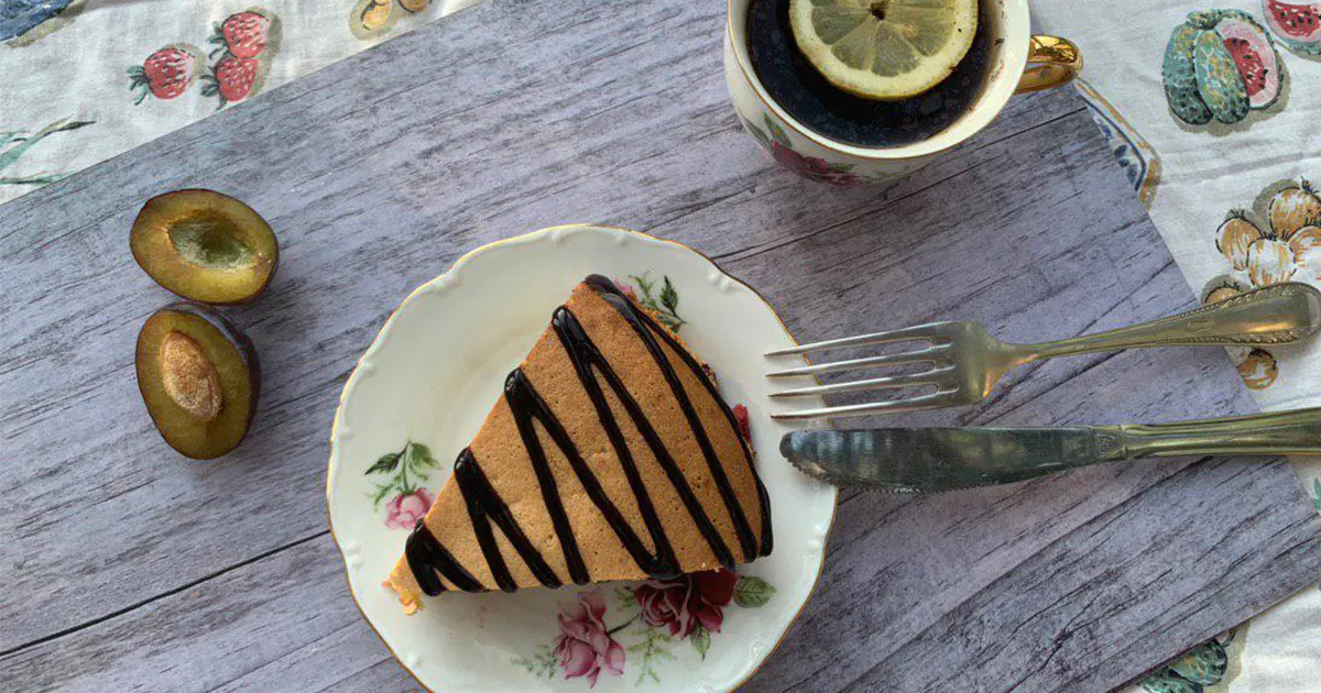 Бісквітний пиріг з сливами рецепт Бісквітний пиріг з сливами рецепт