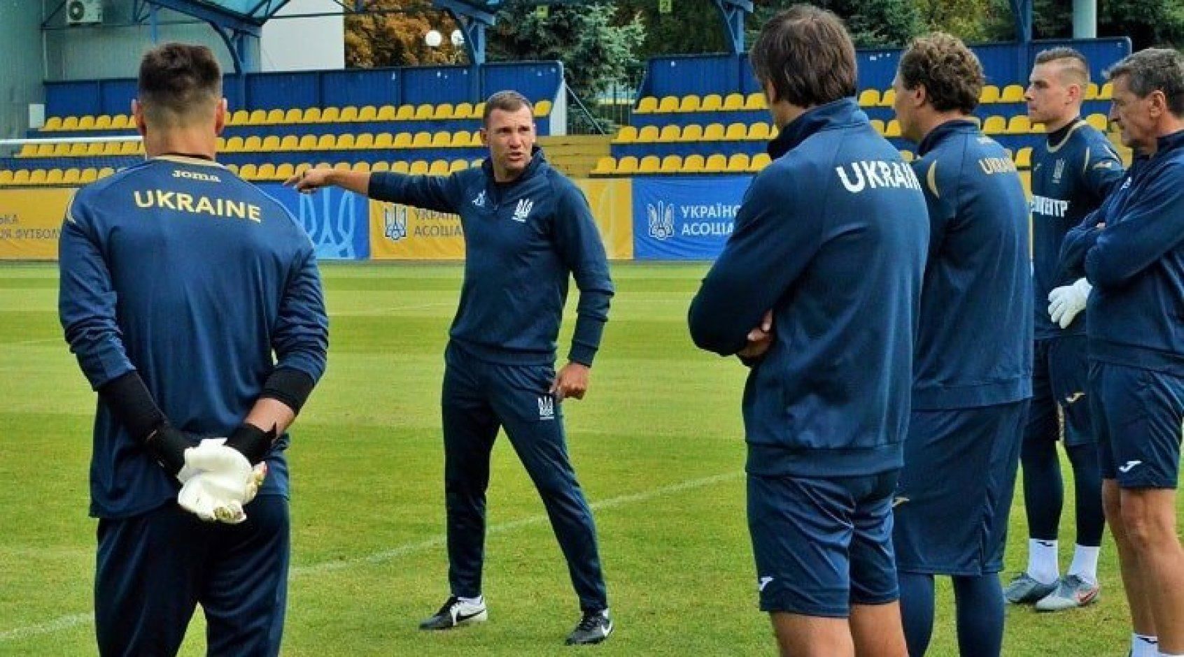 Збірна України відвідала військовий госпіталь в Дніпрі напередодні матчу з Нігерією: фото Збірна України відвідала військовий госпіталь в Дніпрі напередодні матчу з Нігерією: фото