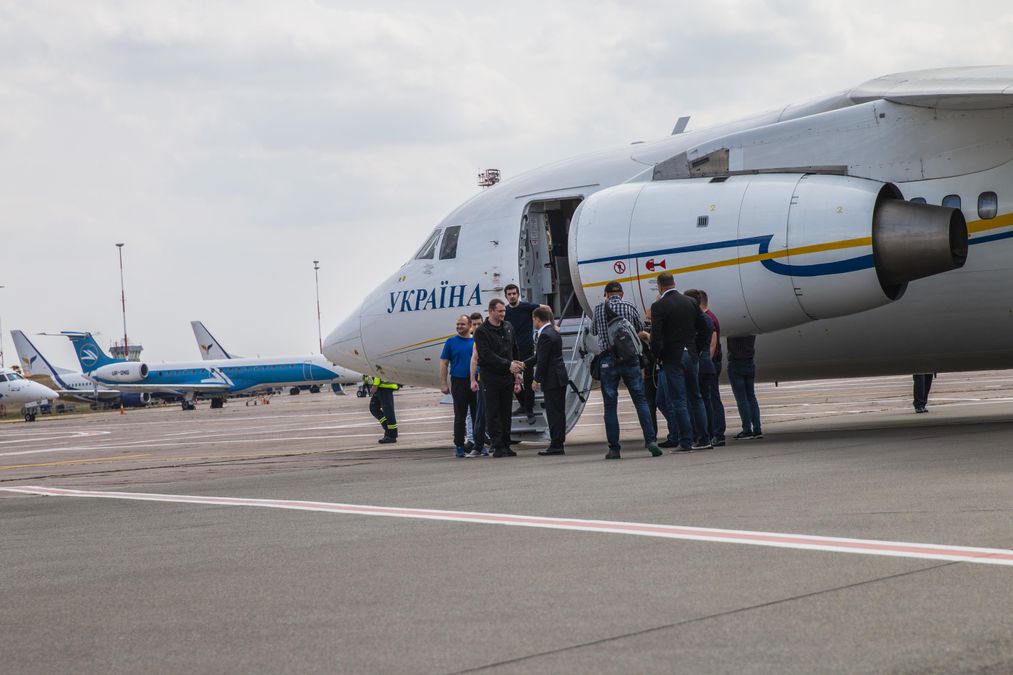 У мережу виклали відео з борту, яким поверталися українські в'язні У мережу виклали відео з борту, яким поверталися українські в'язні