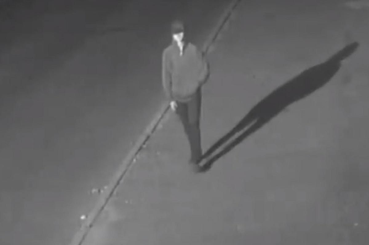 Замах на тернопільського ректора Крисоватого: поліція оприлюднила відео з його кривдником Замах на тернопільського ректора Крисоватого: поліція оприлюднила відео з його кривдником