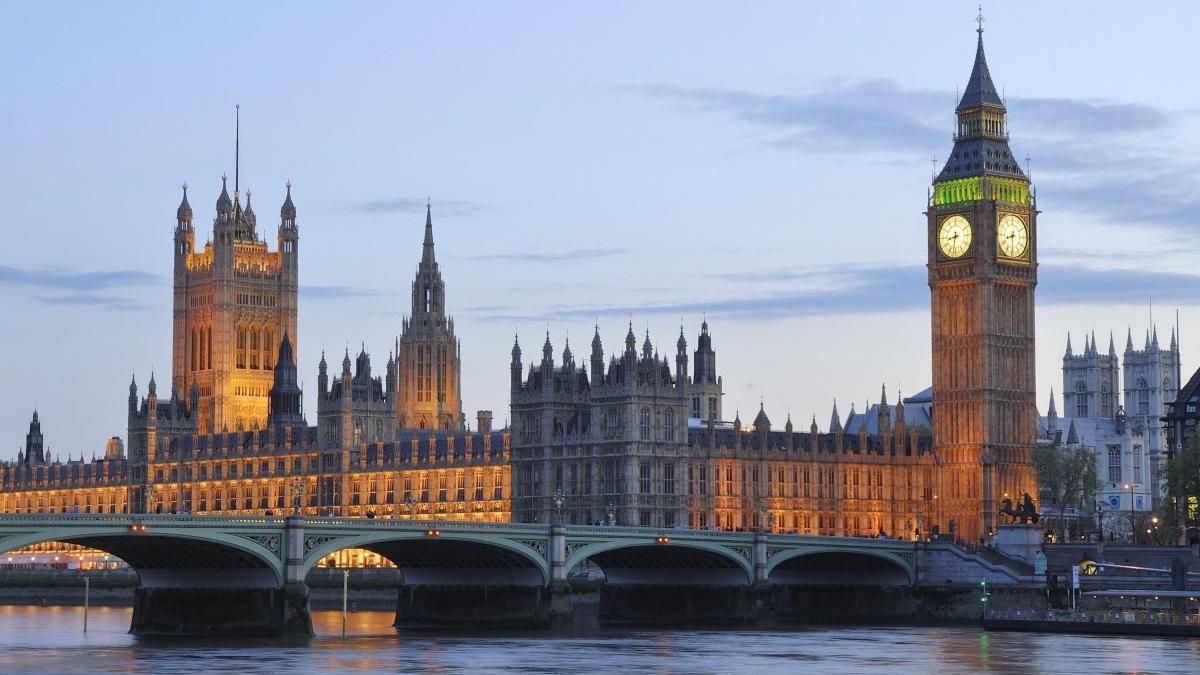 Парламент Великої Британії припинив роботу Парламент Великої Британії припинив роботу