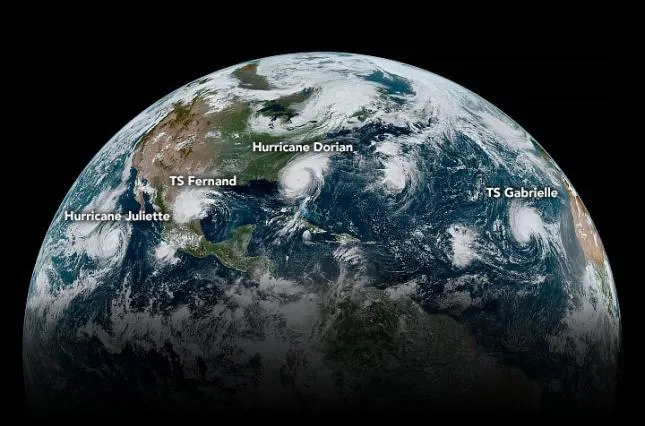 NASA показало фото із чотирма штормами на Землі