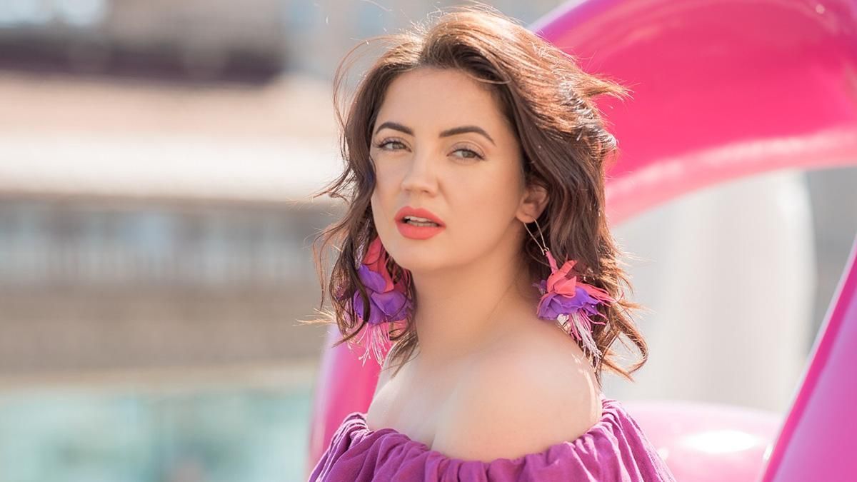 Оля Цибульська ледь не впала з даху під час зйомок: деталі інциденту Оля Цибульська ледь не впала з даху під час зйомок: деталі інциденту