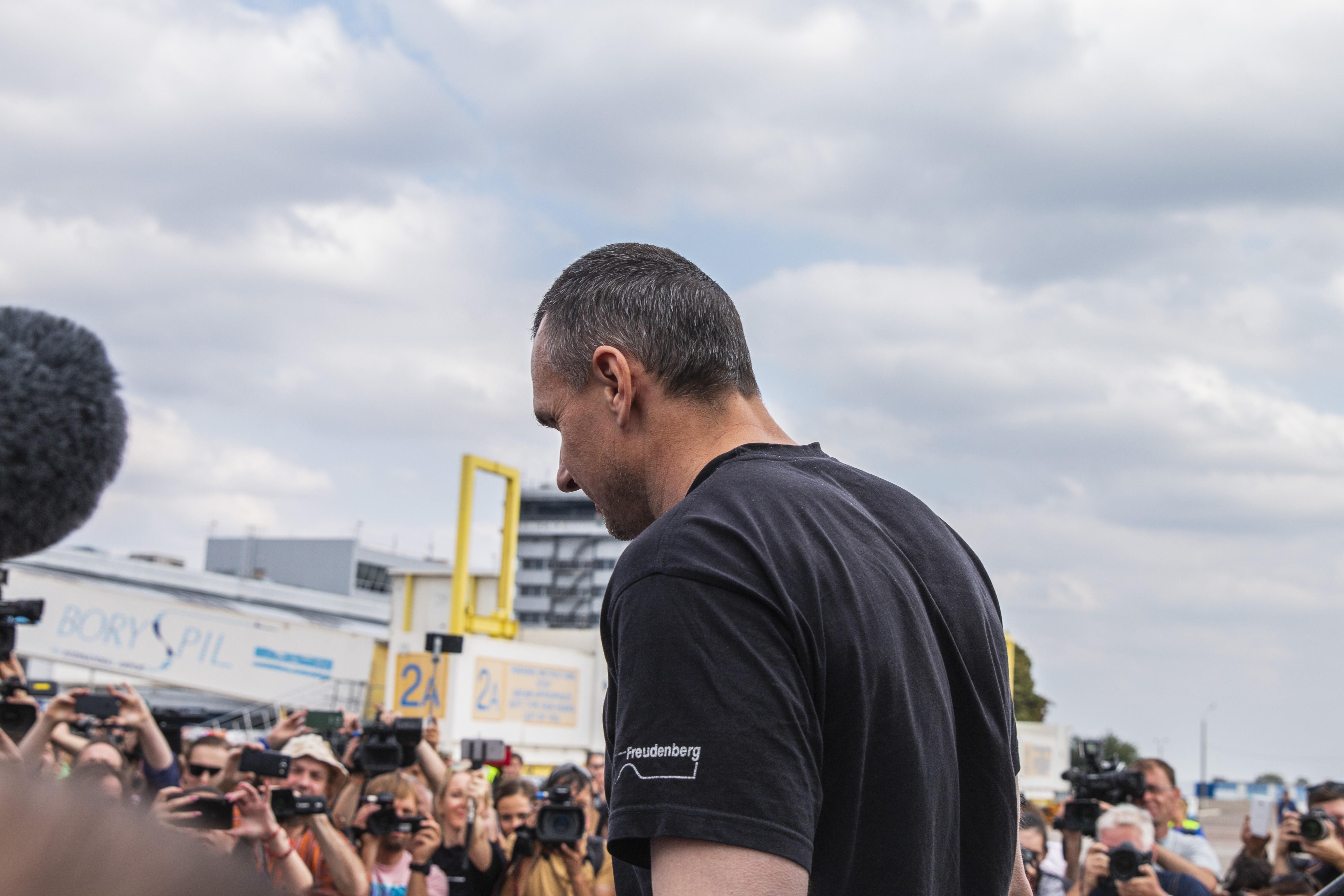 Сенцов не зміг купити собі одяг через людей, які хотіли з ним сфотографуватися