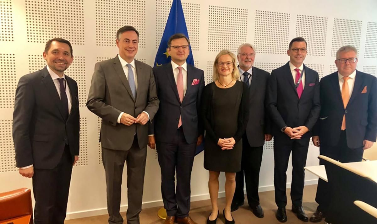 Кулеба посетил Брюссель: с кем встречался и о чем говорили Кулеба посетил Брюссель: с кем встречался и о чем говорили