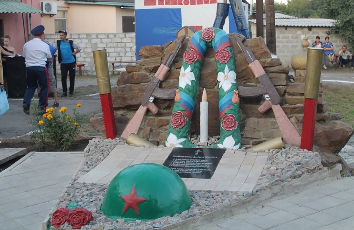Як з пластиліну: у мережі висміяли новий пам'ятник бойовикам на Донбасі – фото