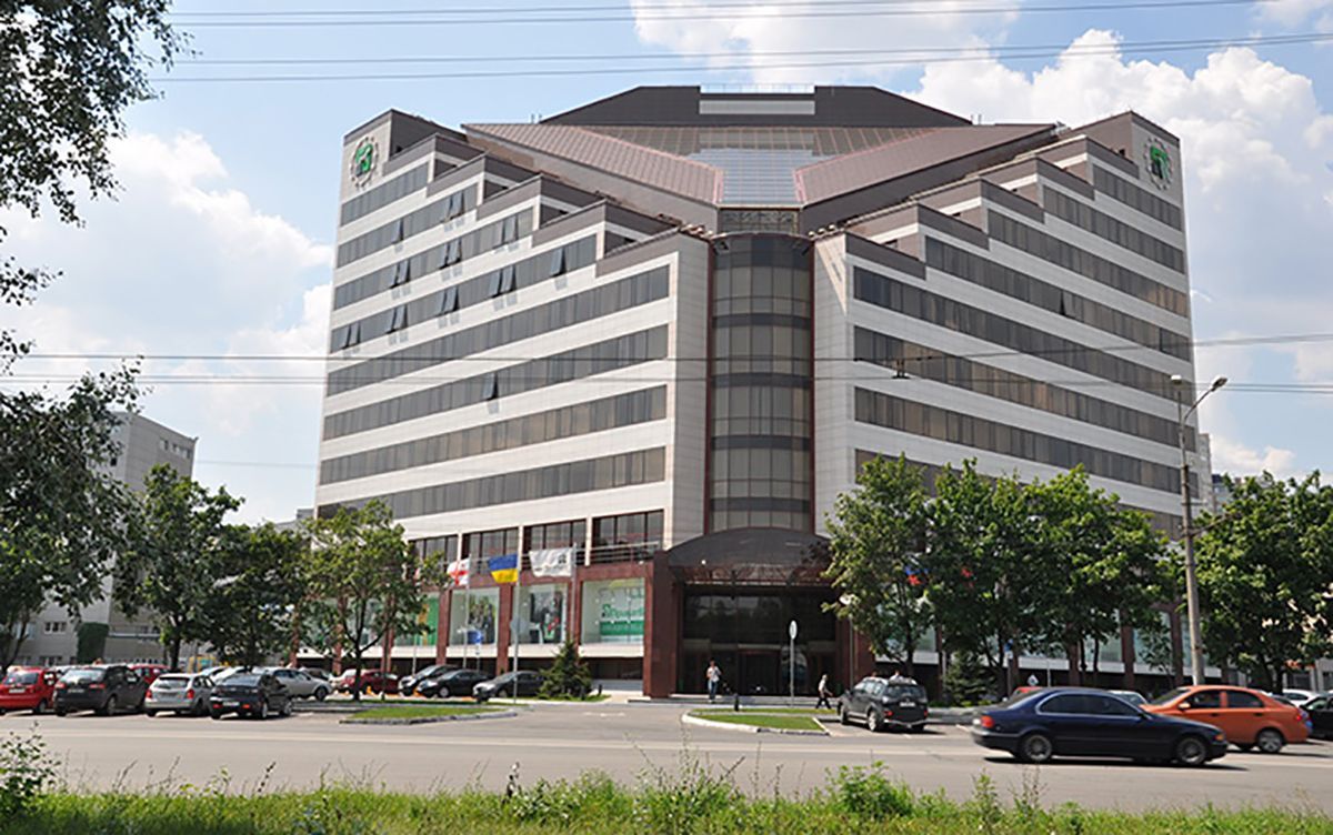 Головний офіс "Приватбанку" обшукали силовики зі зброєю: деталі Головний офіс "Приватбанку" обшукали силовики зі зброєю: деталі