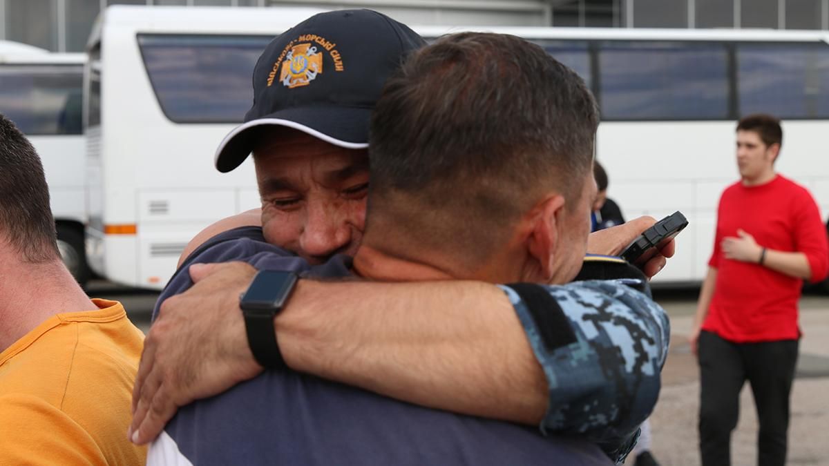 Все освобожденные моряки в дальнейшем будут служить на флоте Все освобожденные моряки в дальнейшем будут служить на флоте