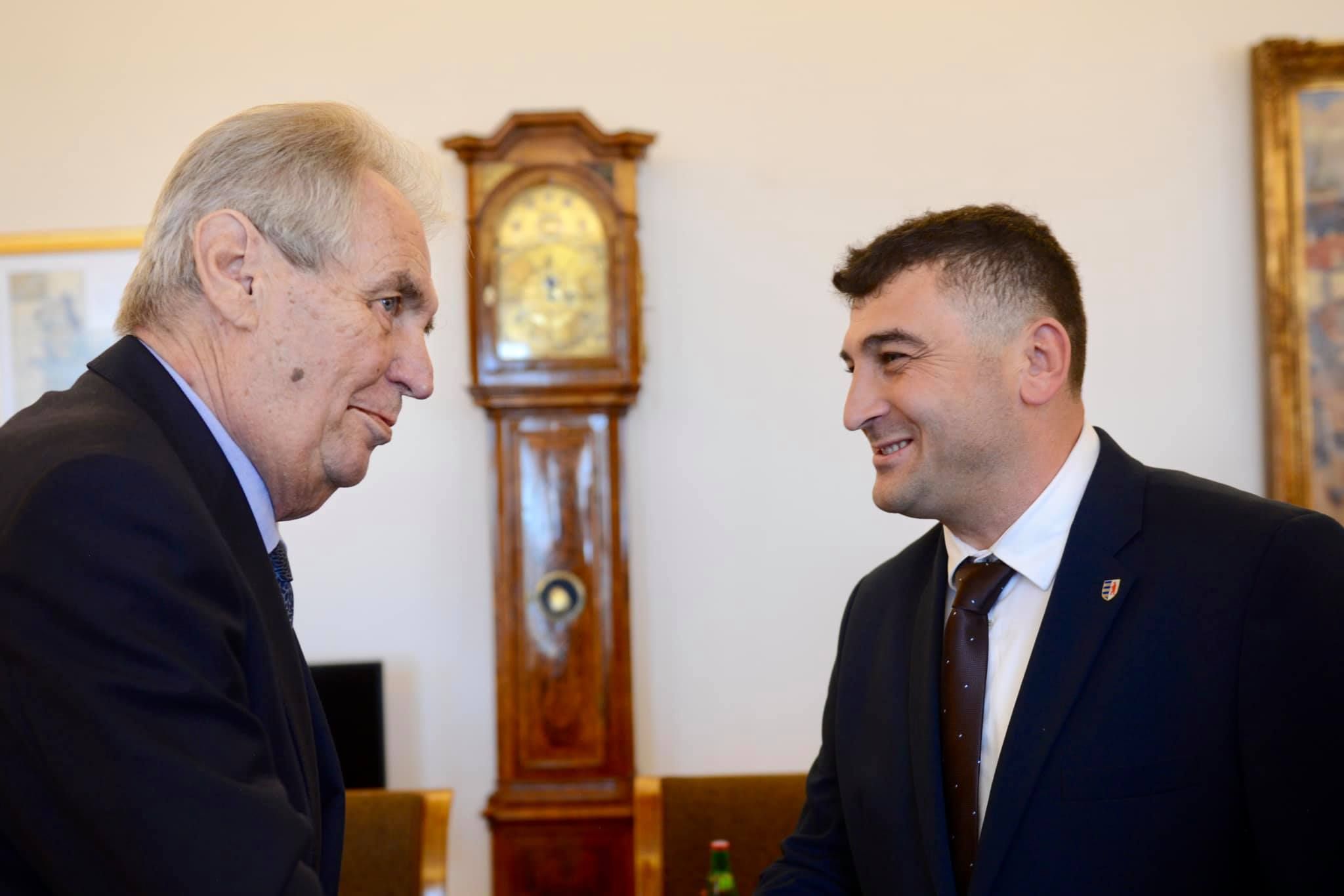 МИД Украины вызвал посла Чехии для разъяснений скандальной встречи Земана с русинами МИД Украины вызвал посла Чехии для разъяснений скандальной встречи Земана с русинами