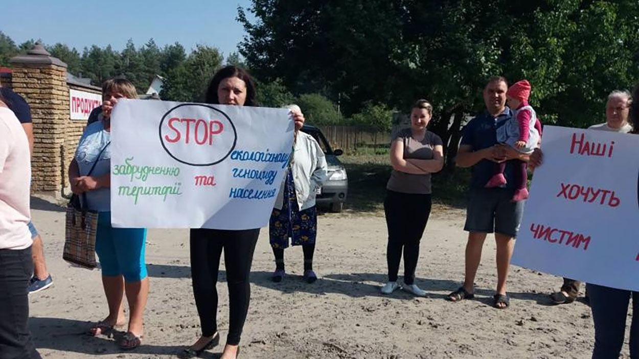 На Рівненщині люди потерпають від невідомого нальоту: фото, відео На Рівненщині люди потерпають від невідомого нальоту: фото, відео