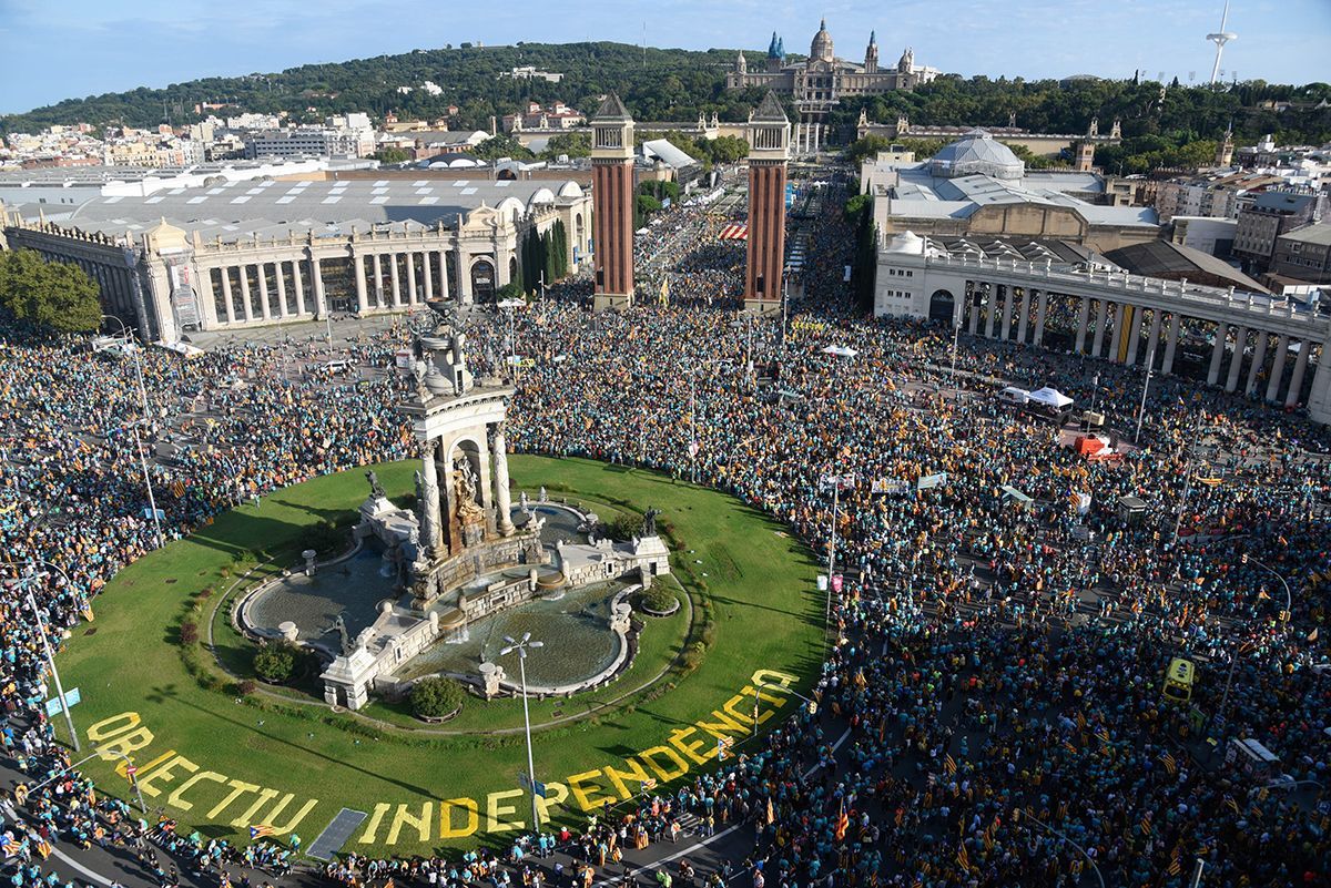 В Барселоне более полумиллиона человек вышли на митинг за независимость Каталонии: фото