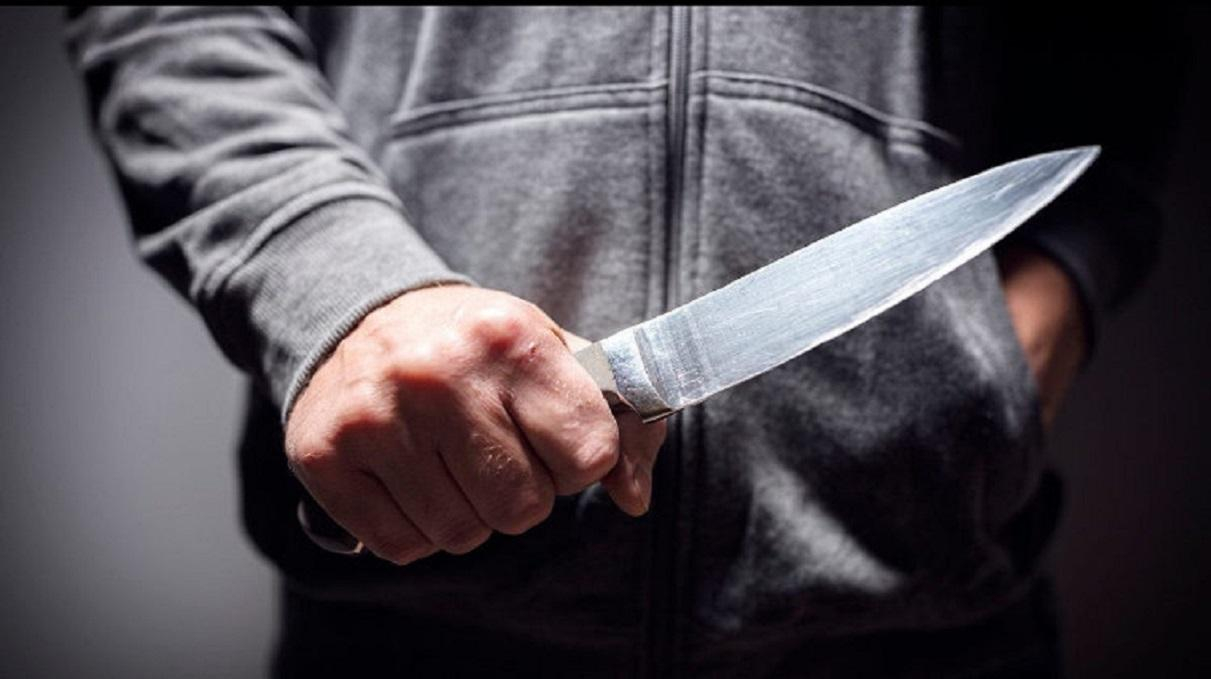 Мужчина в Днепре зарезал неожиданного гостя и выбросил труп на улицу