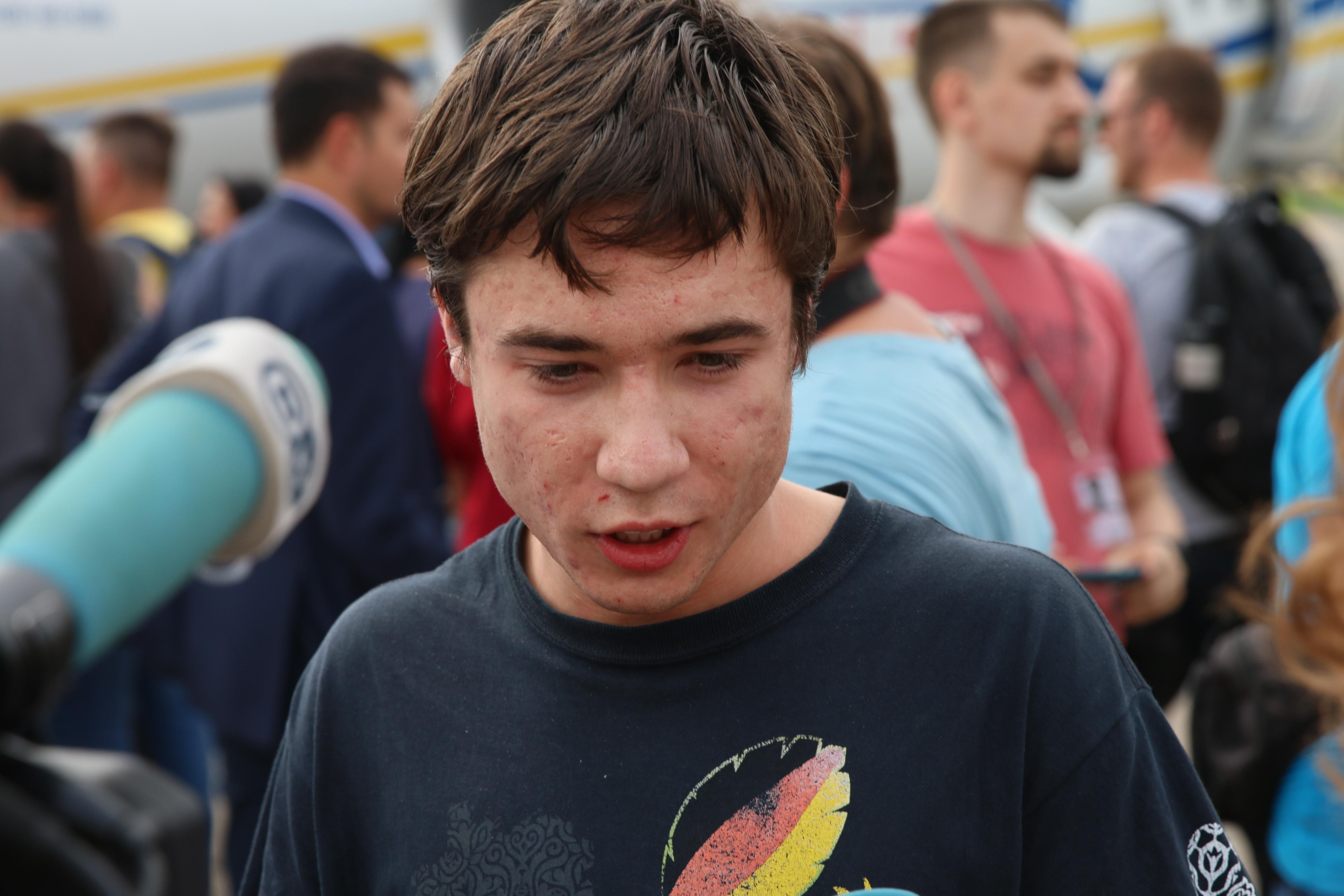 Почему Гриб не пожал руку Зеленскому: объяснение освобожденного политзаключенного Почему Гриб не пожал руку Зеленскому: объяснение освобожденного политзаключенного