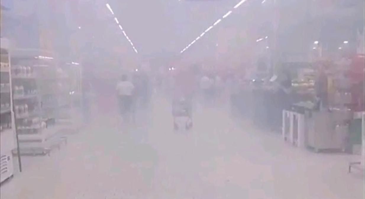 В киевском "Ашане" вспыхнул пожар: фото, видео В киевском "Ашане" вспыхнул пожар: фото, видео