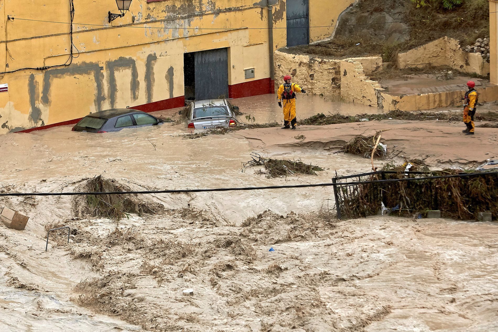 Юг Испании ушел под воду: число жертв возросло, фото и видео