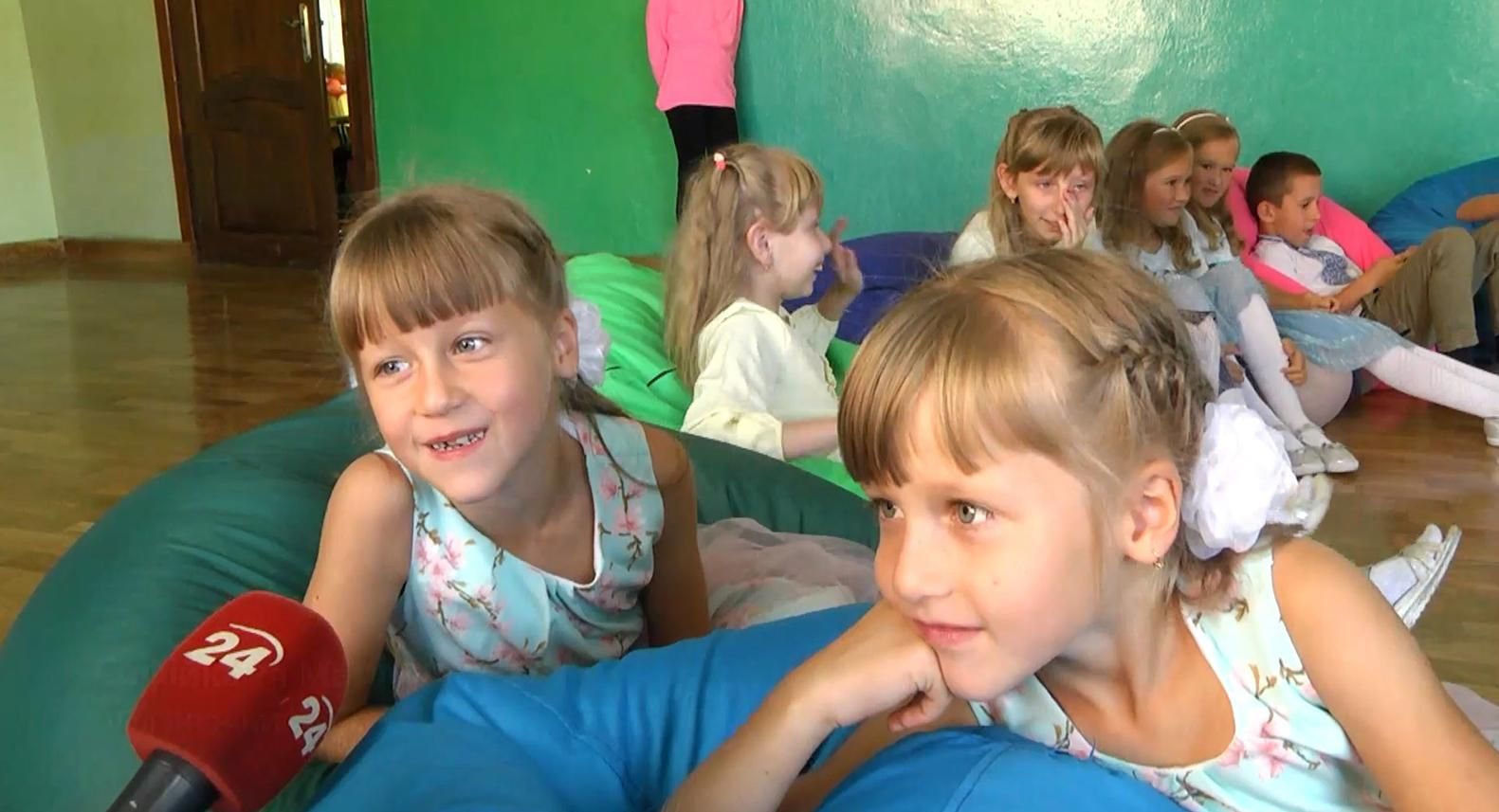 На Львовщине в одной школе учатся несколько близнецов и двойняшек: фото