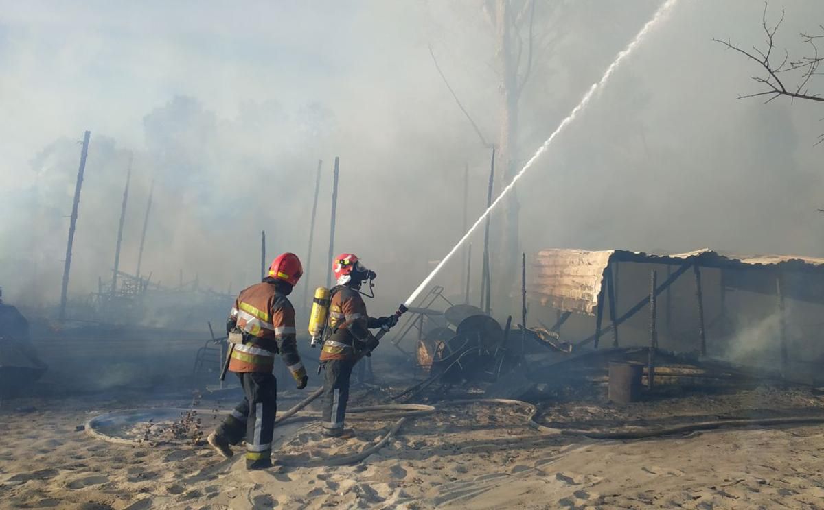 Пожар в Гидропарке в Киеве потушили: фото и видео Пожар в Гидропарке в Киеве потушили: фото и видео