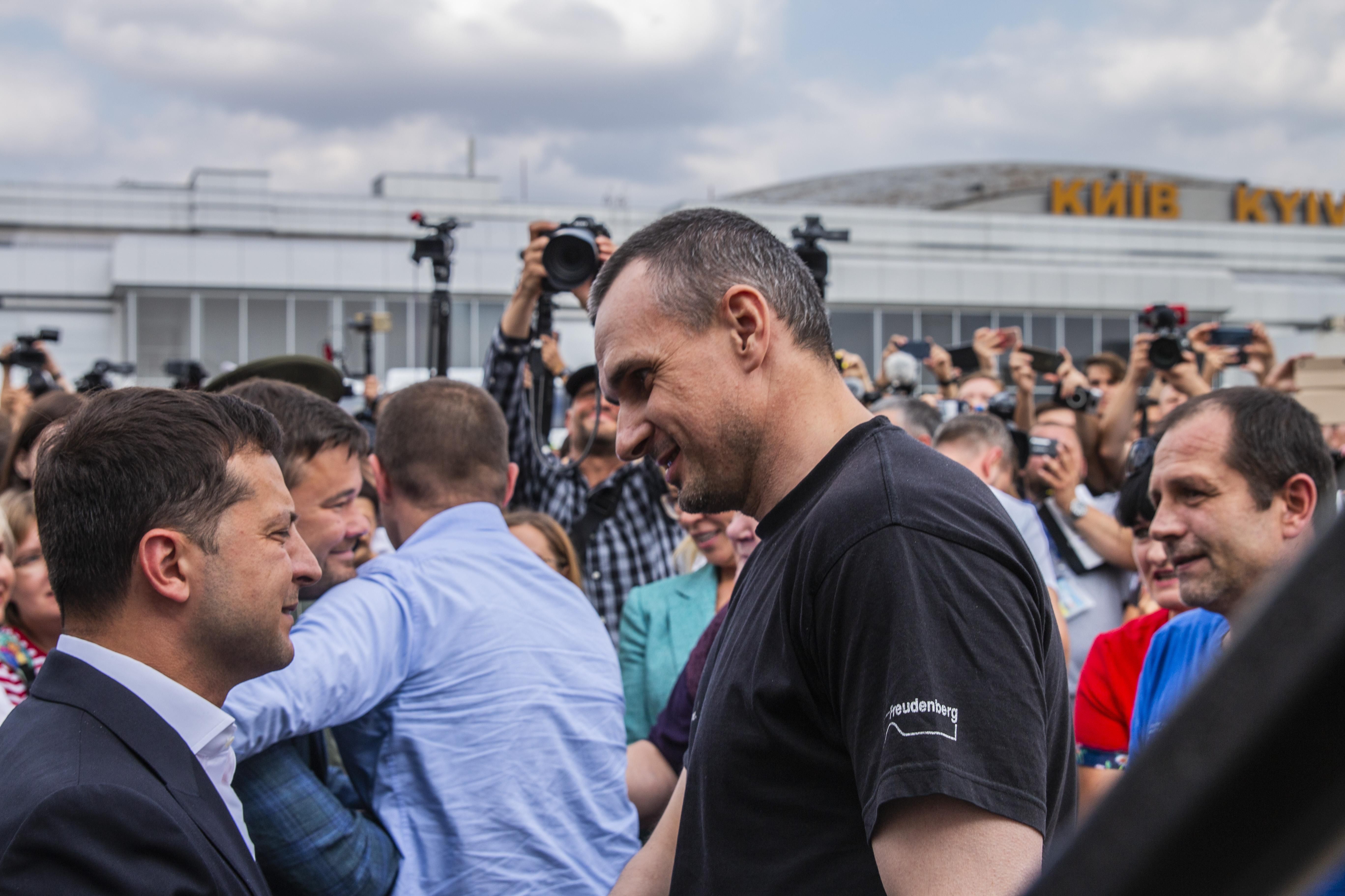 Неделя на свободе: какие планы у освобожденных из российского плена узников Неделя на свободе: какие планы у освобожденных из российского плена узников