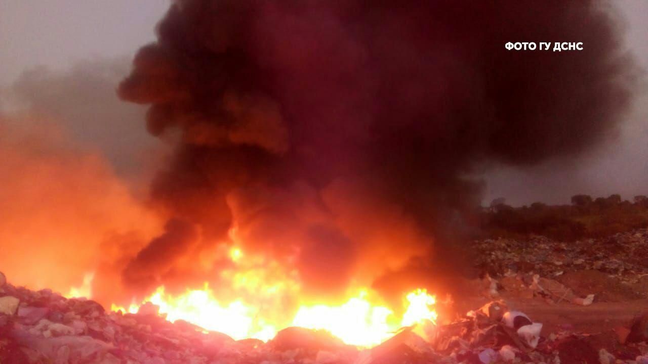 Пожар на свалке возле Ровно: детали, фото и видео