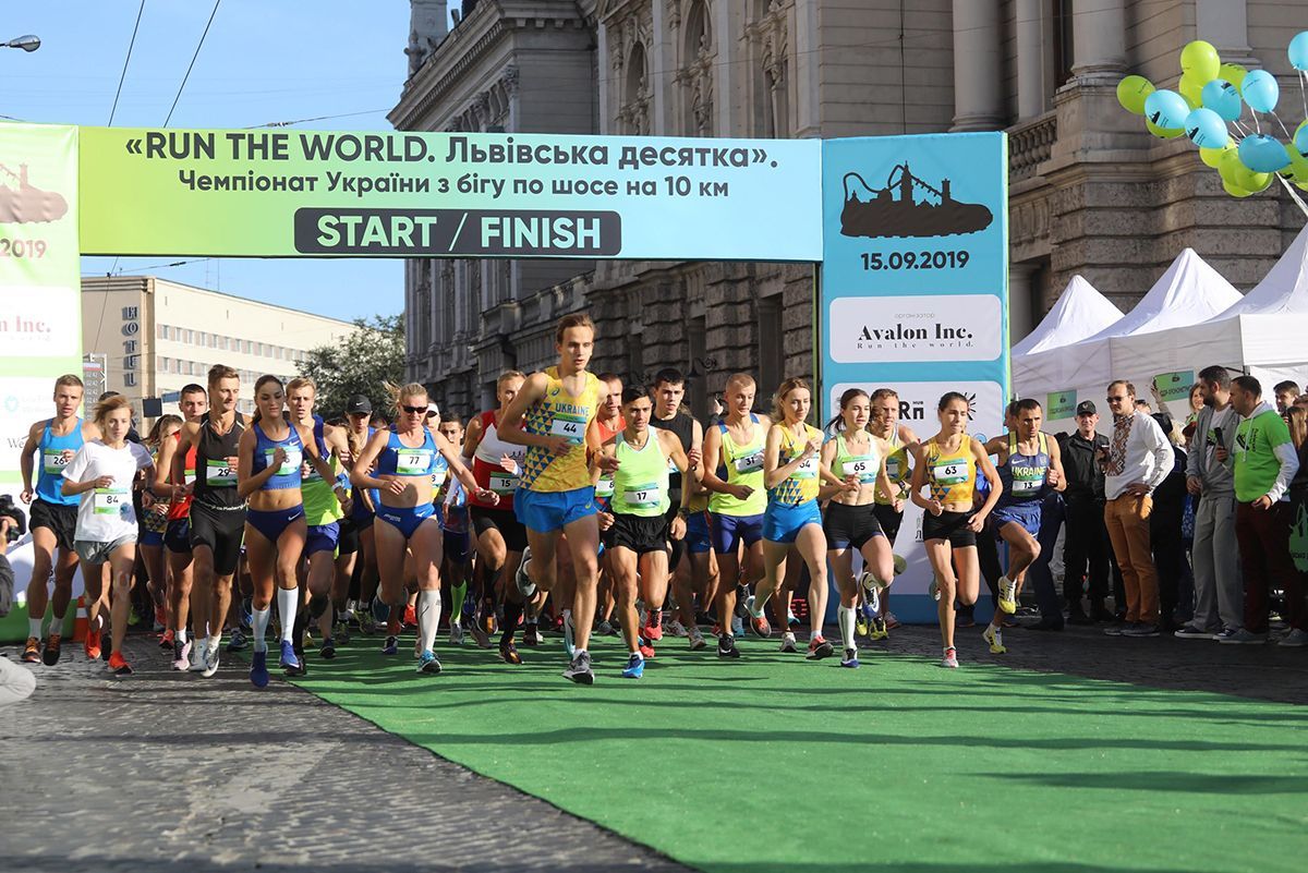 Садовый пригласил победителя марафона "Львовская десятка" на сырник с кофе Садовый пригласил победителя марафона "Львовская десятка" на сырник с кофе