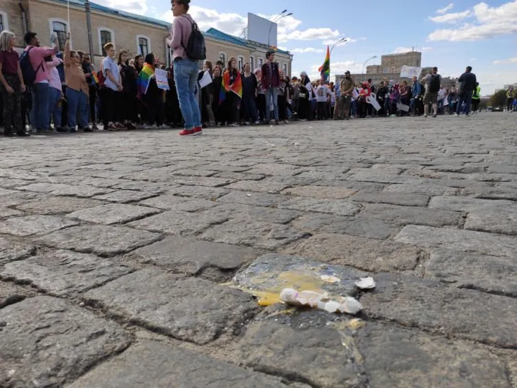 марш рівності Харків Прайд ЛГБТ закидали яйцями