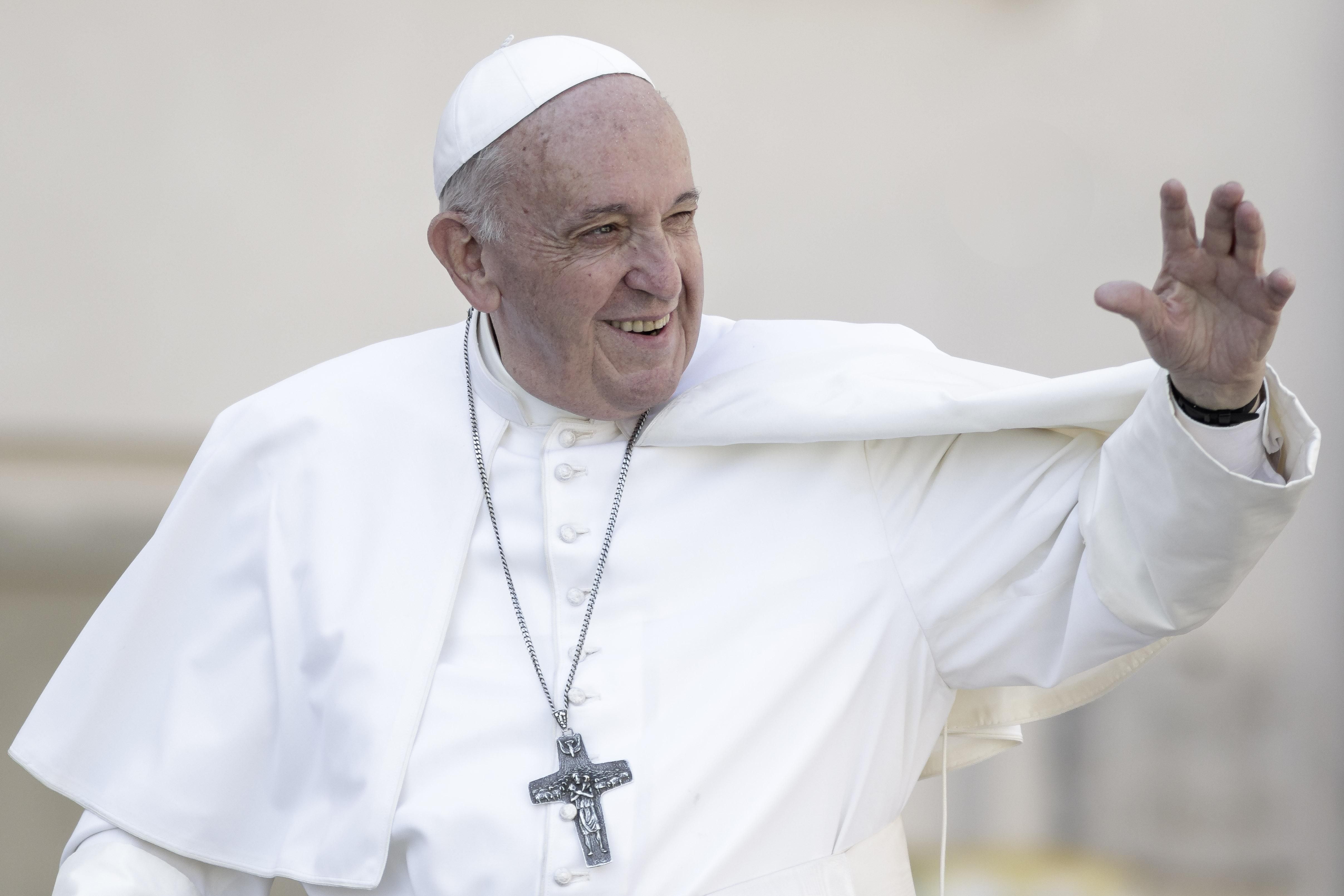 Радуюсь за освобожденных, – Папа Франциск поздравил Украину с возвращением политзаключенных