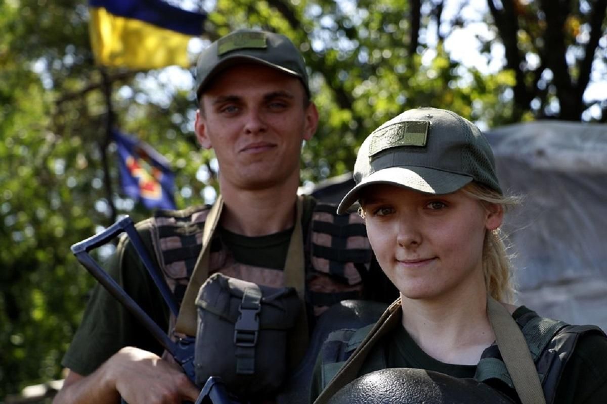 Зустріла коханого у війську: романтична історія подружньої пари, яка захищає Україну на Донбасі