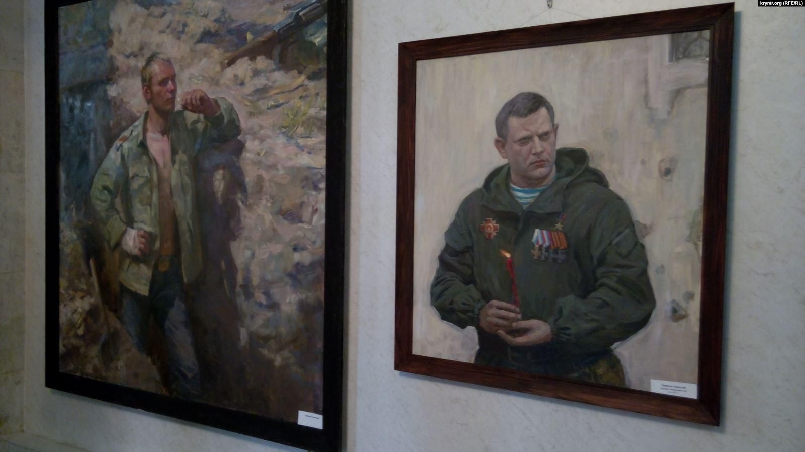 Окупанти в Криму влаштували виставку про вбитих ватажків бойовиків: фото 