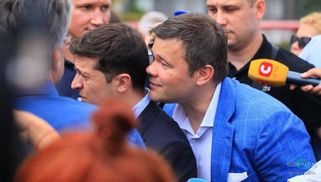 Не скажеш відразу – втратиш момент: Богдан розповів, про що шепоче на вухо Зеленському