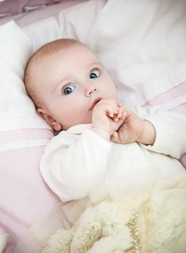 Маленька донечка Міла Маленька донечка Міла