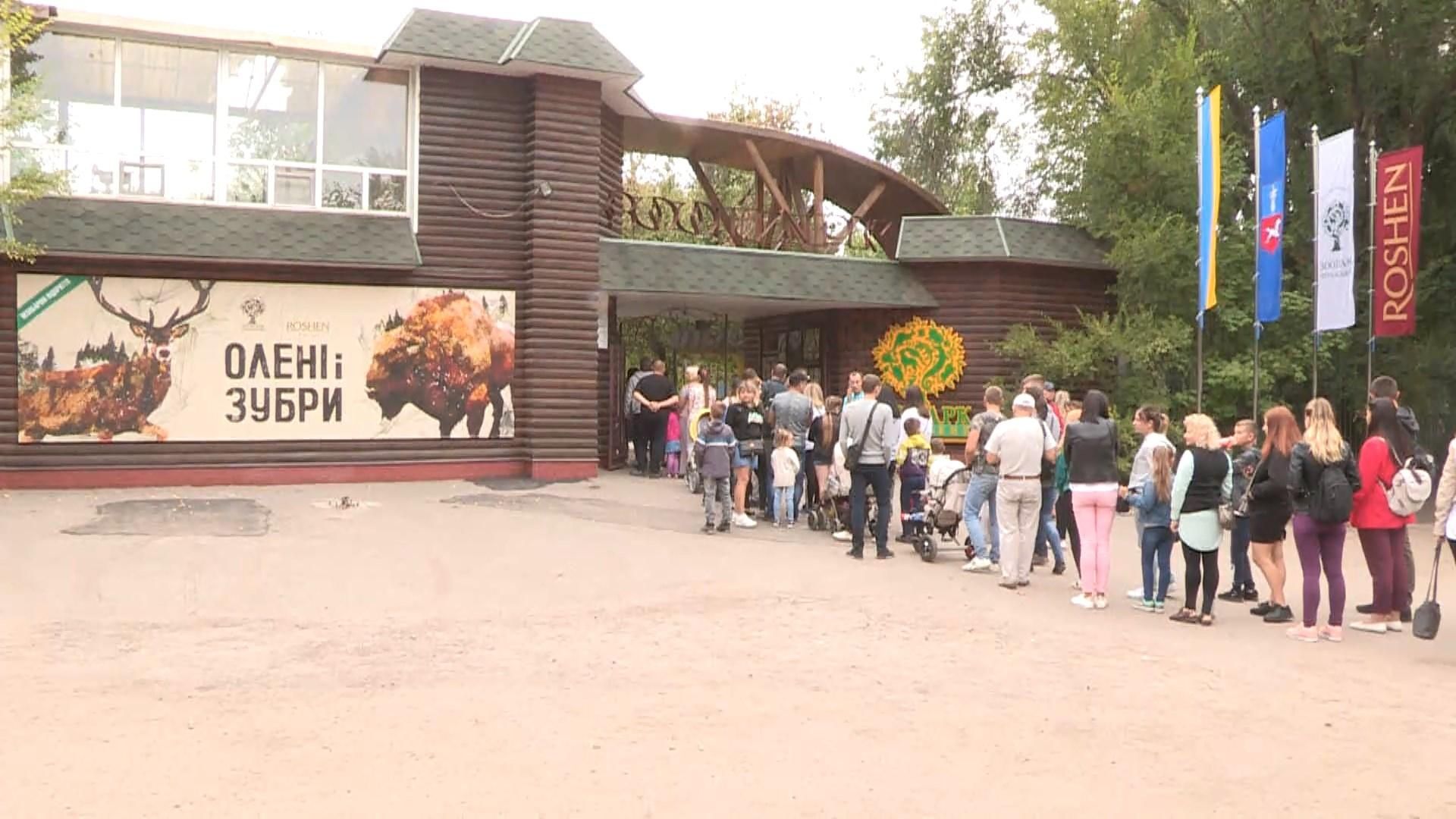 Як у справжній природі: вражаючу експозицію "Олені і зубри" відкрили у Черкаському зоопарку