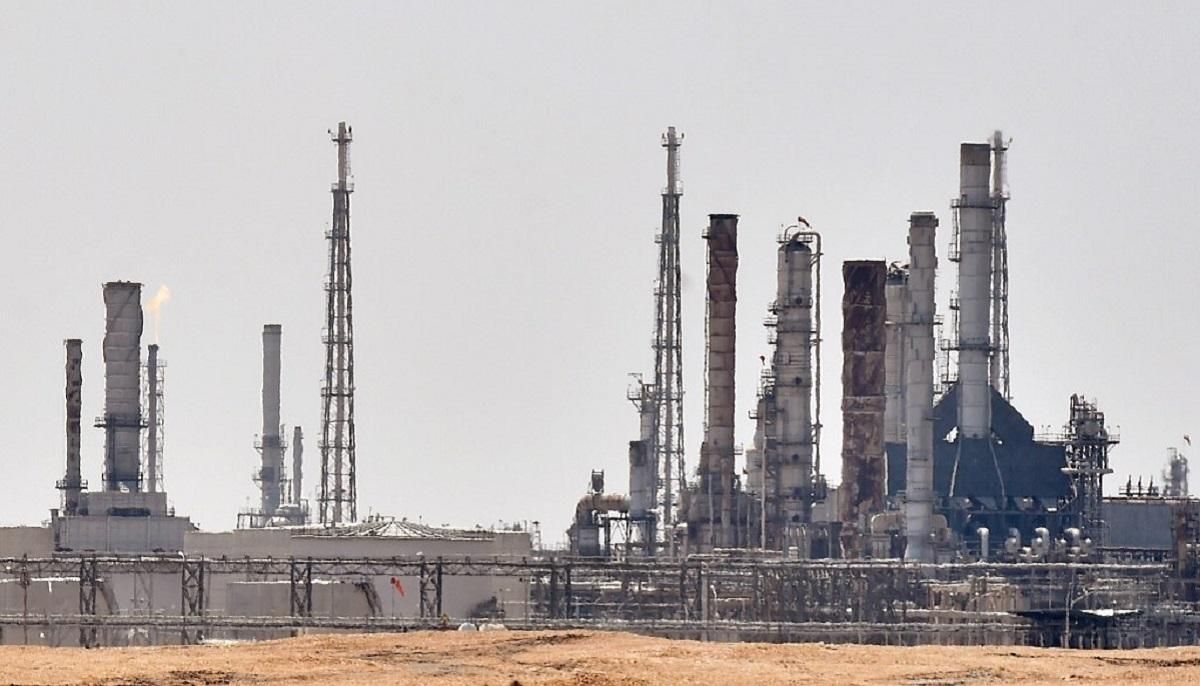 Удар по світовій енергетиці: західні ЗМІ про атаки на саудівські нафтові заводи