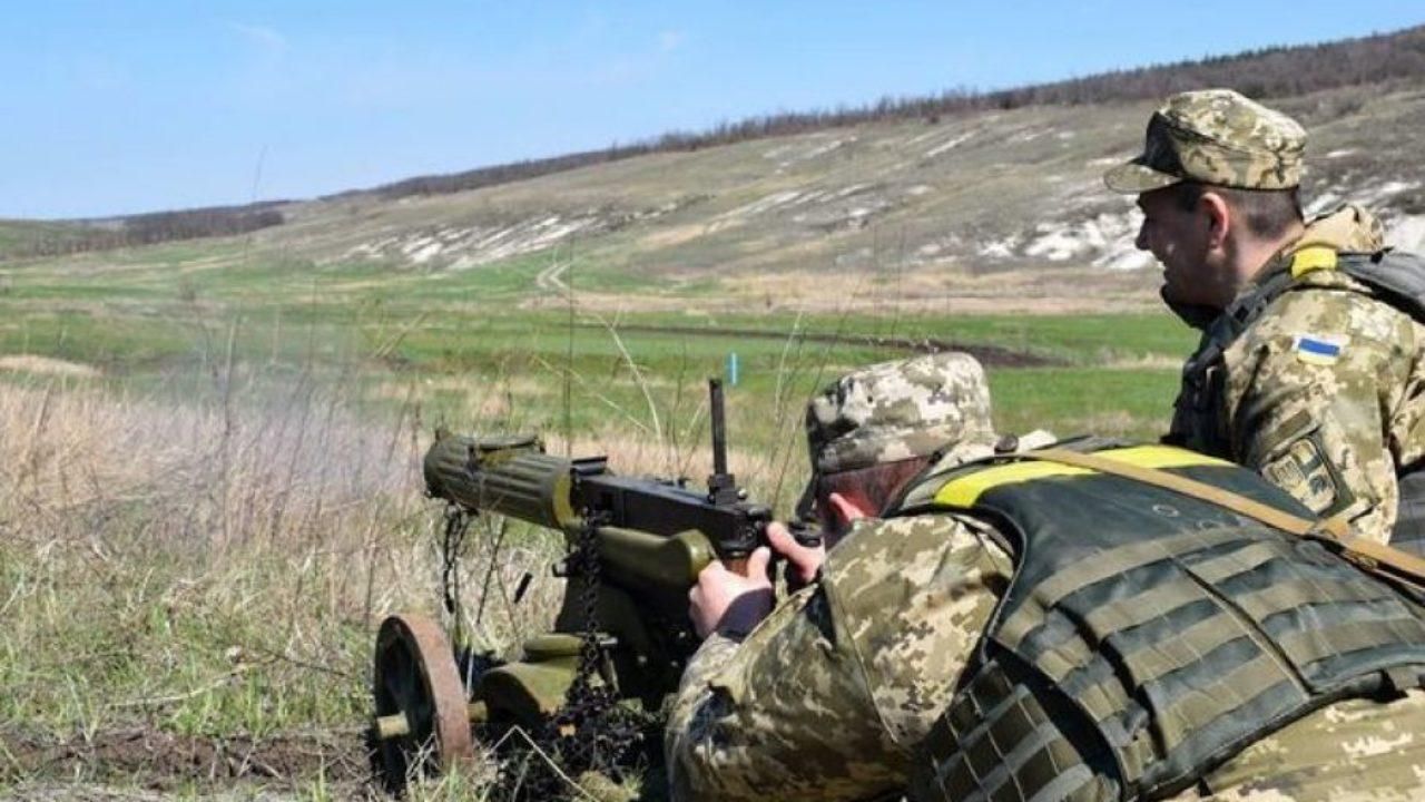 Украинские бойцы убили трех боевиков и захватили их пулеметчика
