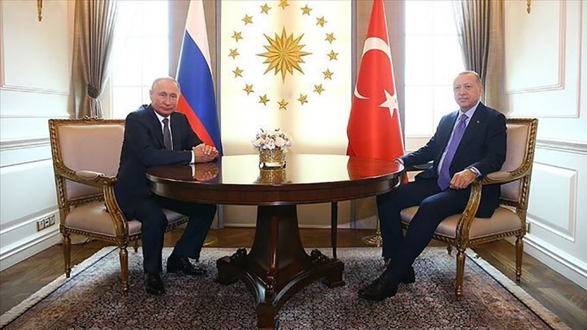 Путин в очередной раз сконфузился на встрече с Эрдоганом: курьезные видео