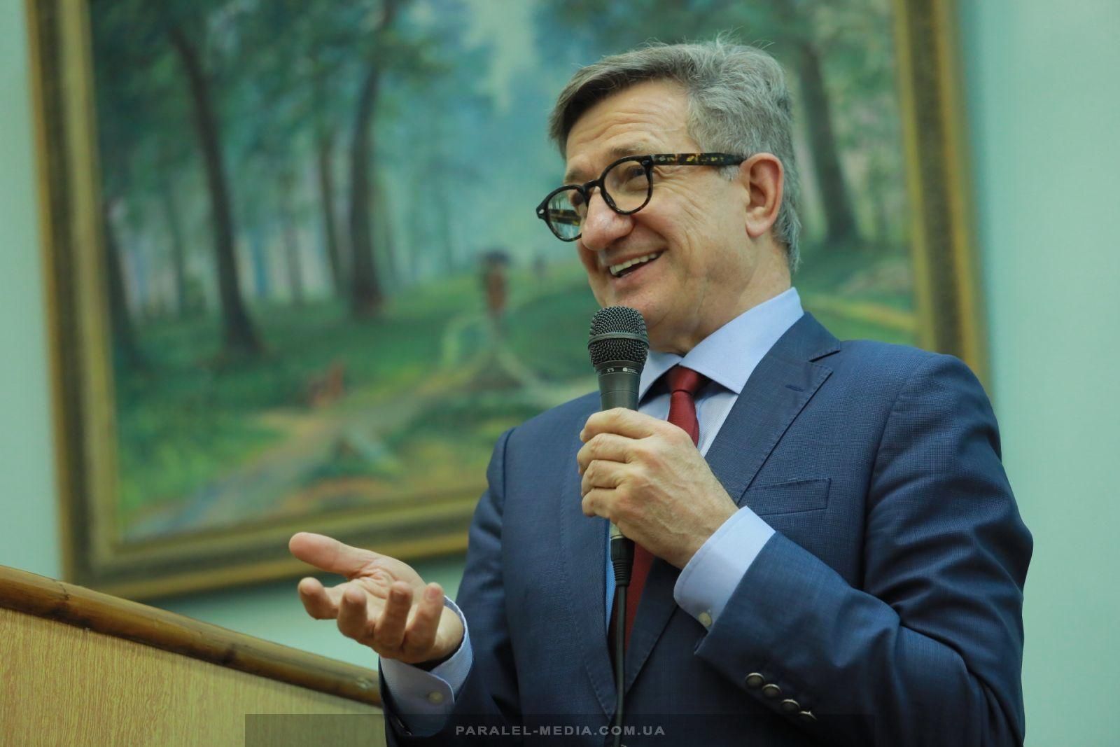 Тарута приховав у декларації земельні ділянки на суму 5,3 мільйона гривень Тарута приховав у декларації земельні ділянки на суму 5,3 мільйона гривень