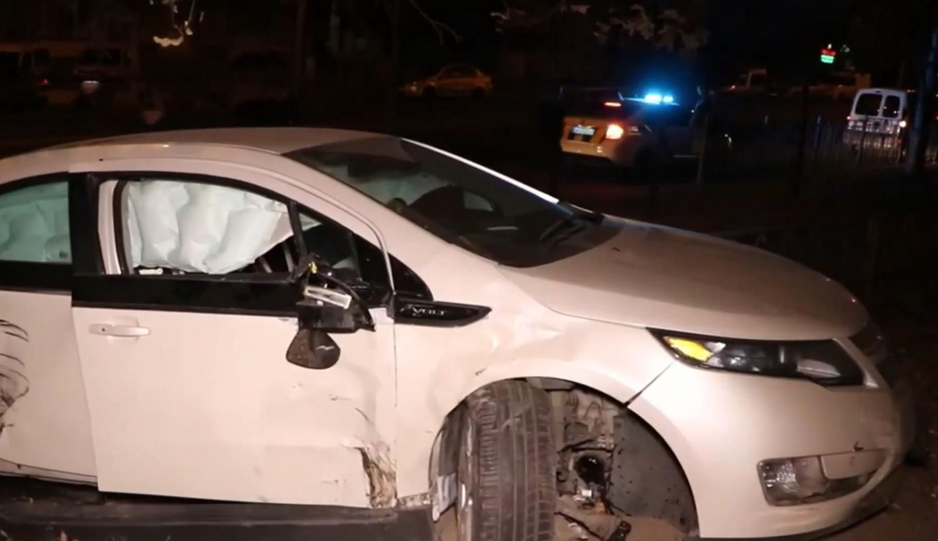 Пьяный сотрудник СТО устроил гонки с полицией и разбил чужое авто: видео
