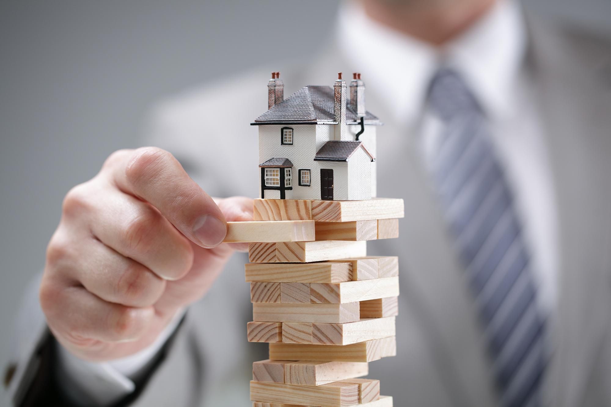 Цены на недвижимость искусственно снижают, обманывая бюджет на миллионы гривен: схема