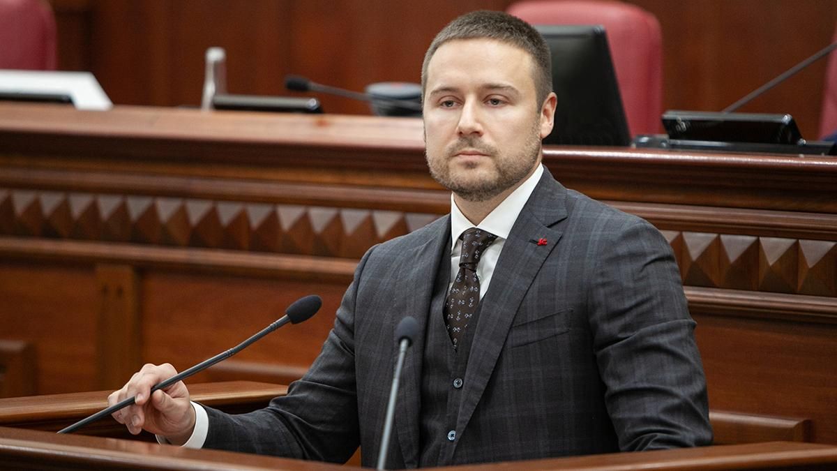 В Киеве избили заместителя главы КГГА Слончака, он в тяжелом состоянии В Киеве избили заместителя главы КГГА Слончака, он в тяжелом состоянии