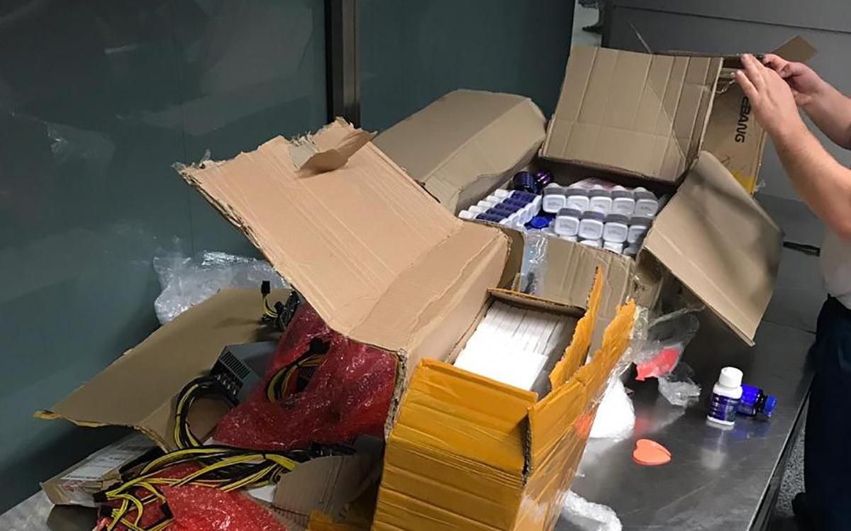 Китаєць намагався непомітно провезти 160 кілограмів товарів в Україну Китаєць намагався непомітно провезти 160 кілограмів товарів в Україну