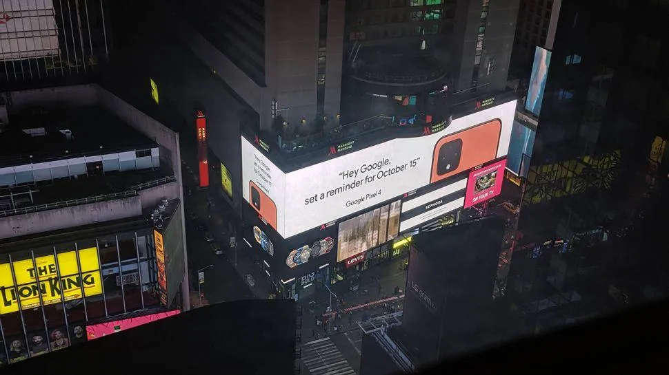 Google Pixel 4 показали на Таймс-Сквер