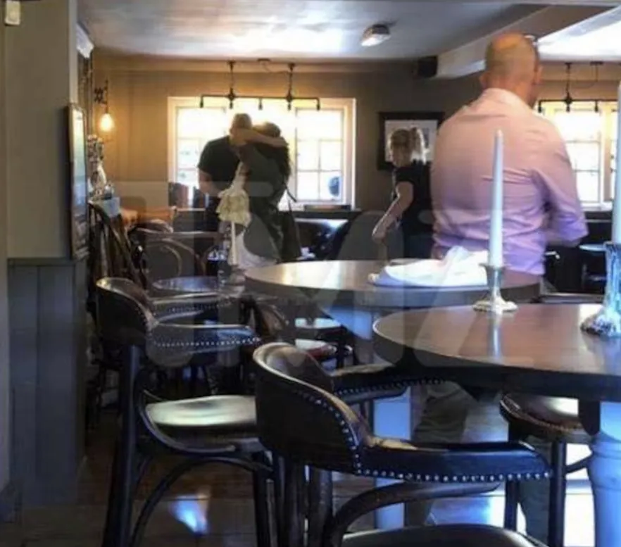 Герцогів Сассекських супроводжували охоронці Герцогів Сассекських супроводжували охоронці