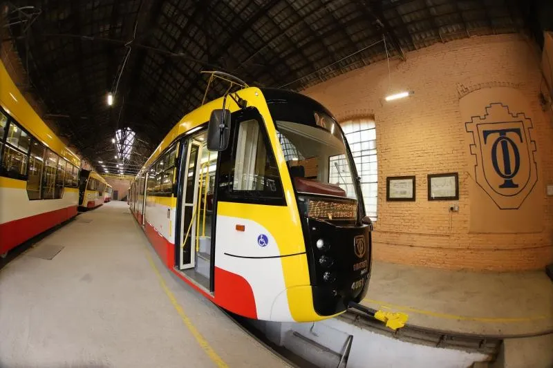 найдовший трамвай в україні