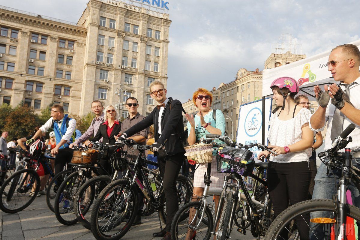 Флешмоб "Велосипедом на роботу": чи є проблеми з велодоріжками у Києві
