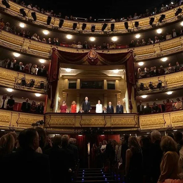 Королівська сім'я Іспанії в театрі 