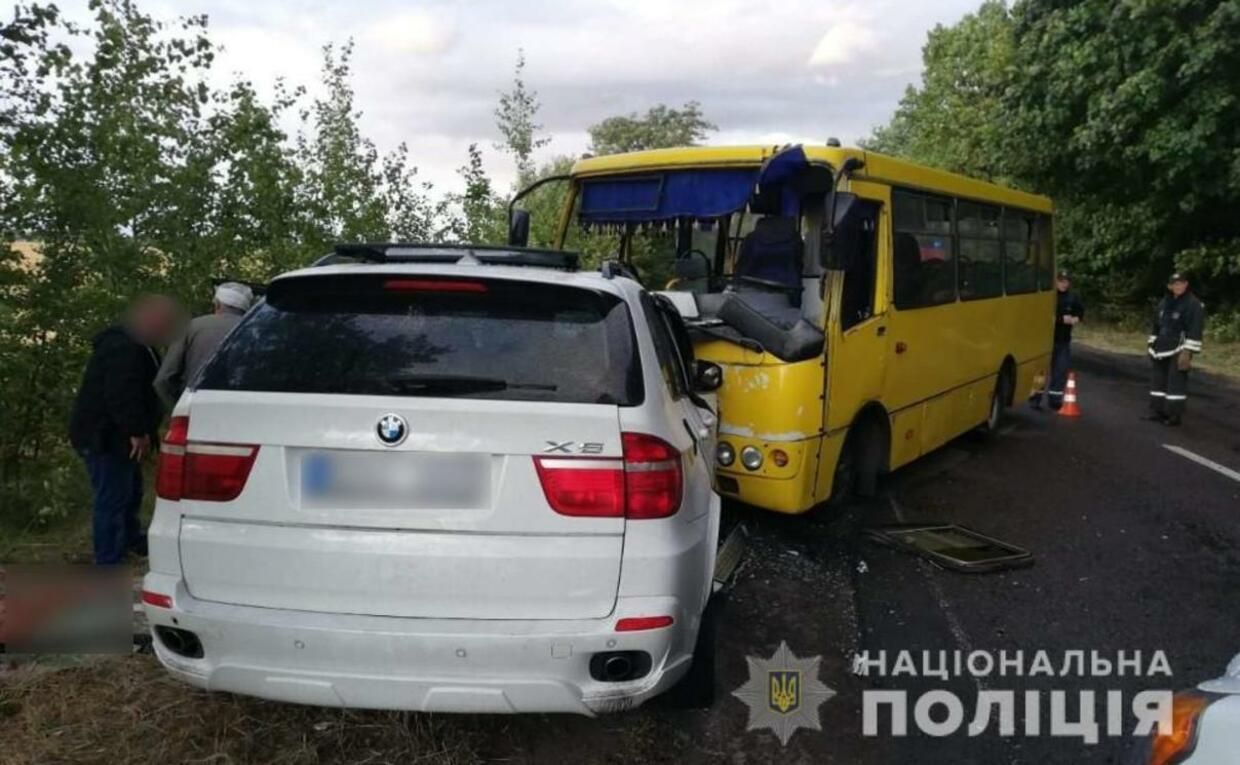 В Черкасской области автобус попал в ДТП: пострадали 10 человек