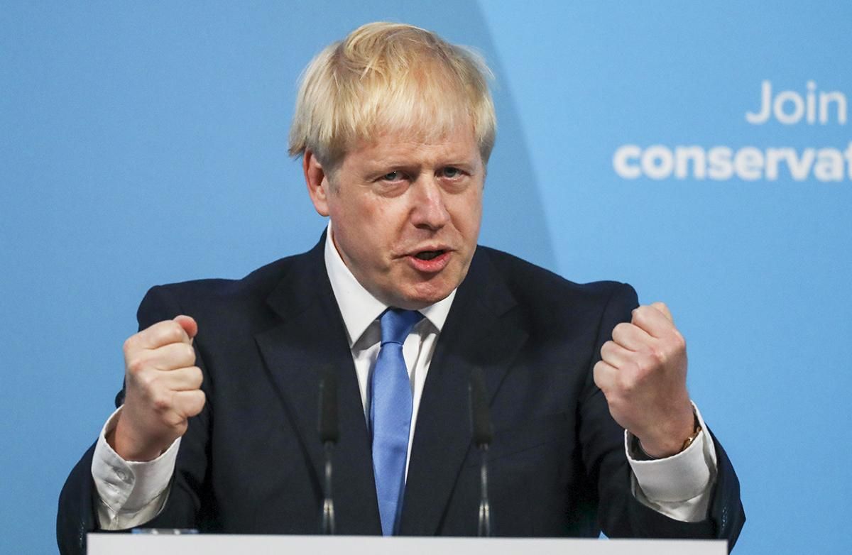 На британського прем'єра у лікарні накинувся батько хворої дитини: відео На британського прем'єра у лікарні накинувся батько хворої дитини: відео