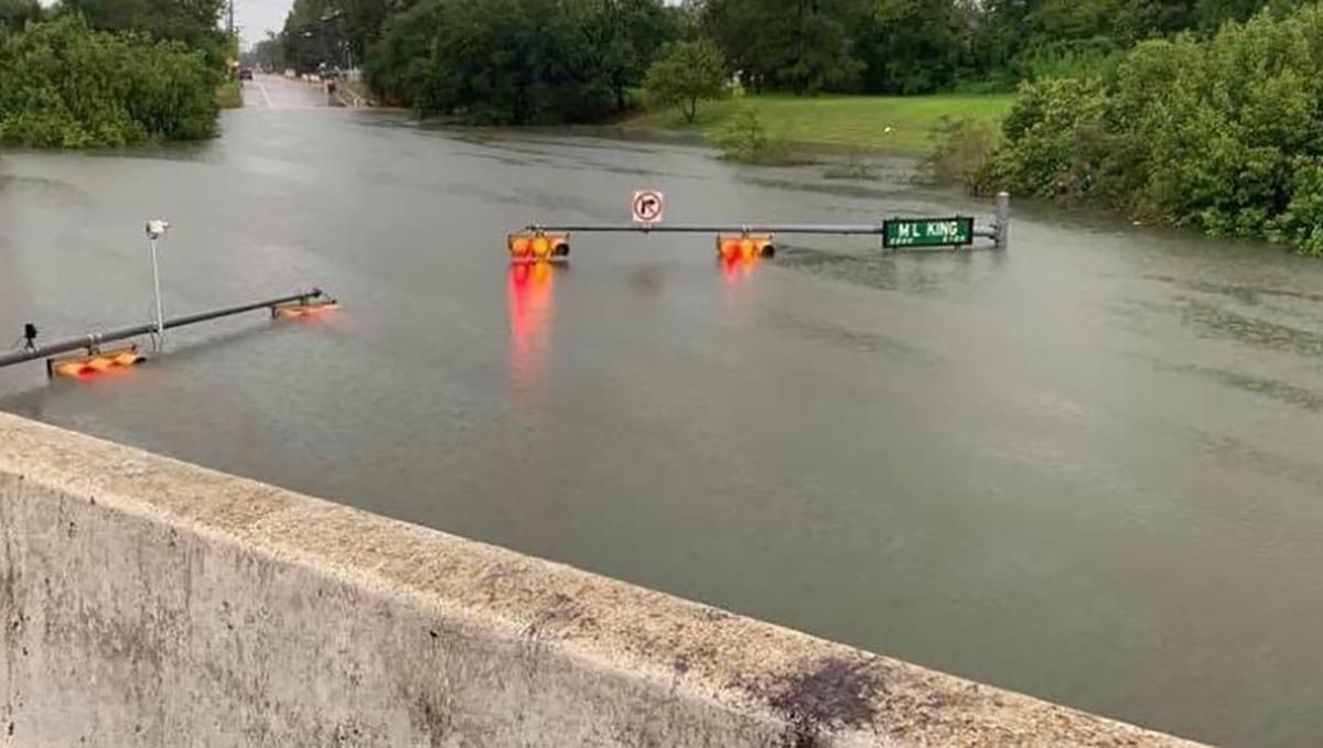 Шторм Імельда в Техасі, є жертви – фото, відео шторму Шторм Імельда в Техасі, є жертви – фото, відео шторму