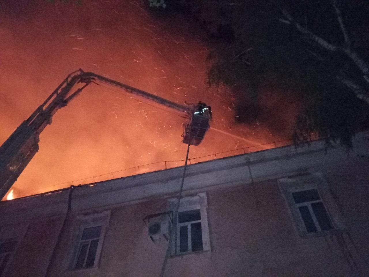 Пожар в военном госпитале в Луцке: известна предварительная причина масштабного возгорания