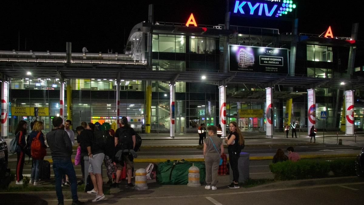 Аеропорт "Київ" евакуйовано через повідомлення про замінування