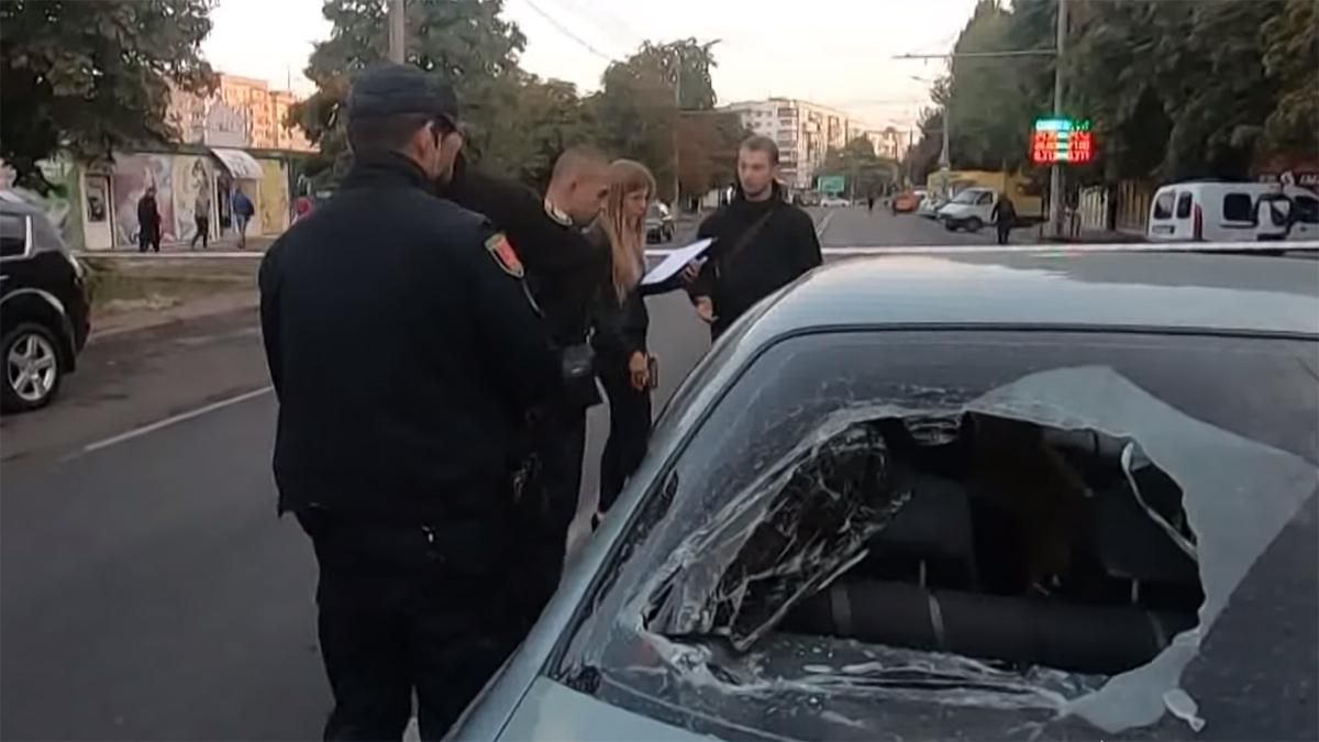 В Одессе авто въехало в толпу протестующих, есть пострадавшие: видео